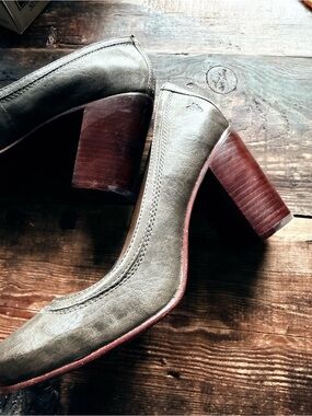 FRYE green leather pumps- size 9